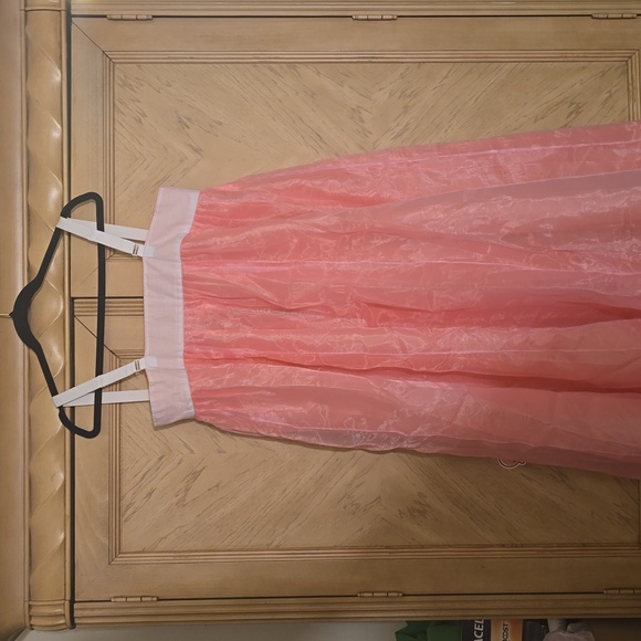 Unamed Other - Unamed Swim Cover up. Pink tulle. Size XL.